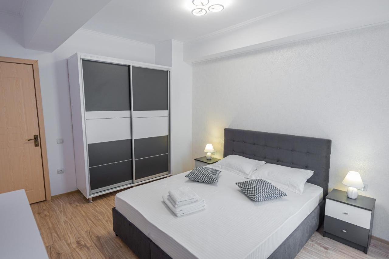 Moonlight Sky Mamaia Apartment Bagian luar foto